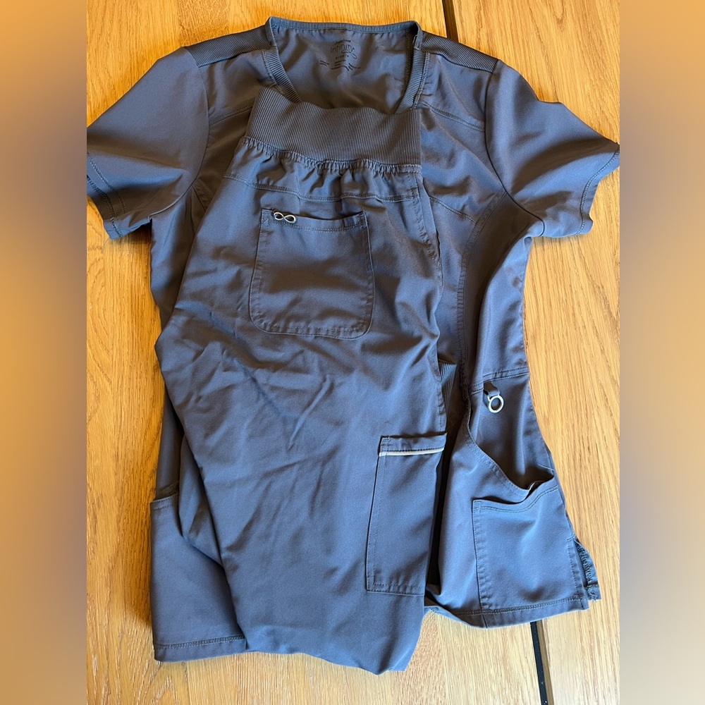 Cherokee Infinity Women Scrubs vneck top, and Pant Mid Rise Jogger (both small)